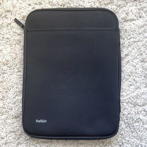 Lap top case with side zipper pocket